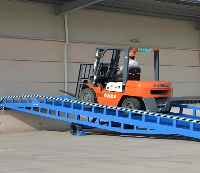 衡水移动式卸货平台（叉车用）